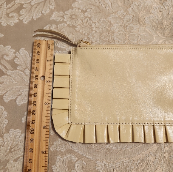 Minimalist Off White Butter Cream Neutral Leather Wallet - Picture 2 of 5